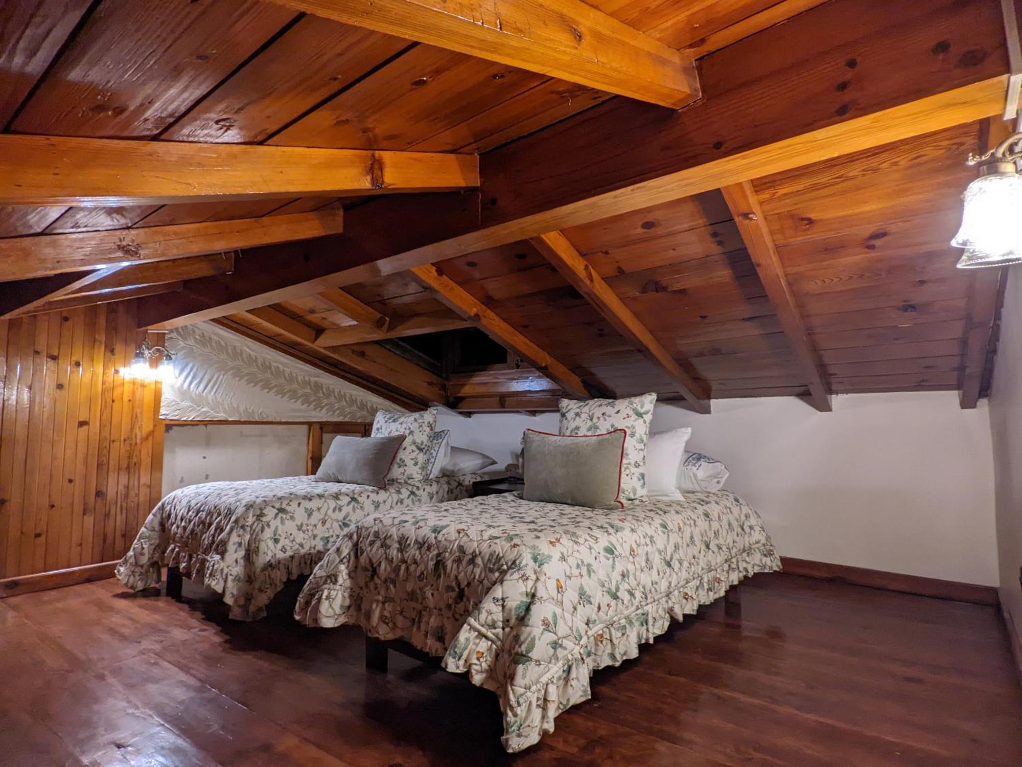 Blue Book At Gethia, Nainital Hotel Екстериор снимка