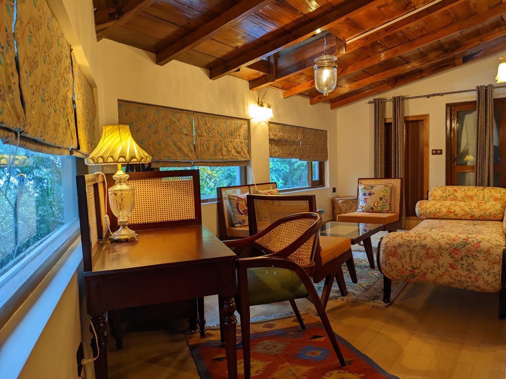 Blue Book At Gethia, Nainital Hotel Екстериор снимка