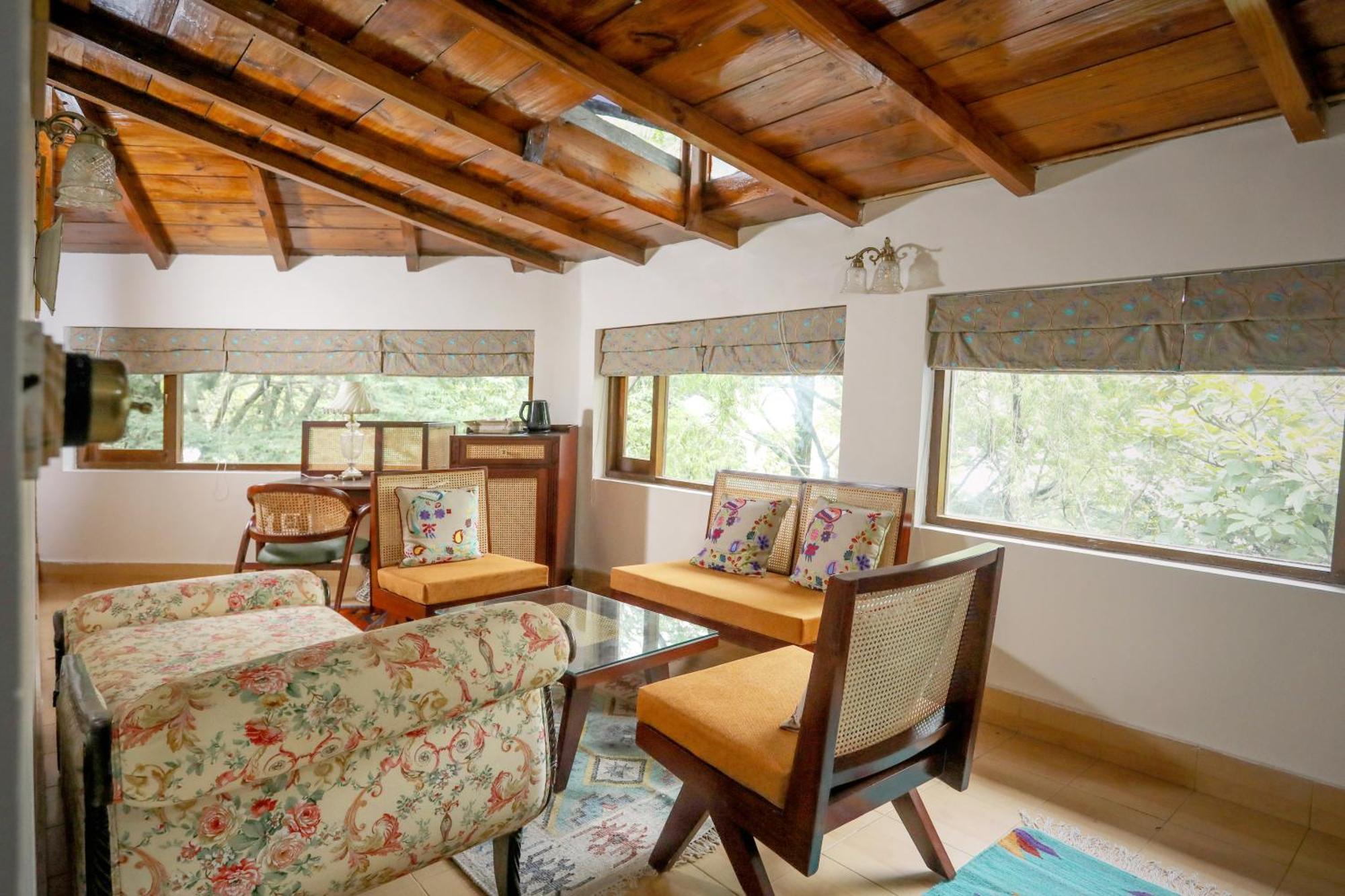 Blue Book At Gethia, Nainital Hotel Екстериор снимка