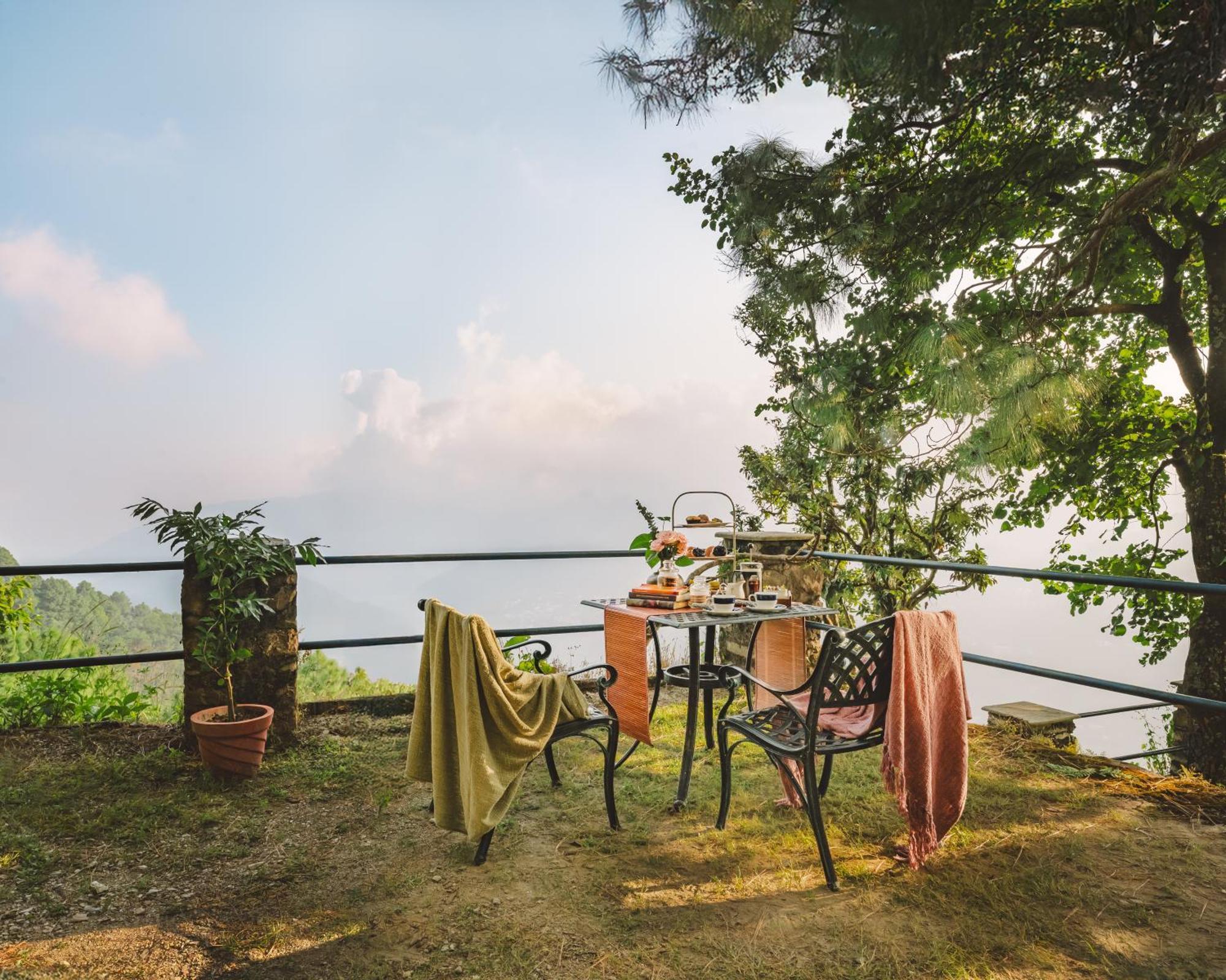 Blue Book At Gethia, Nainital Hotel Екстериор снимка